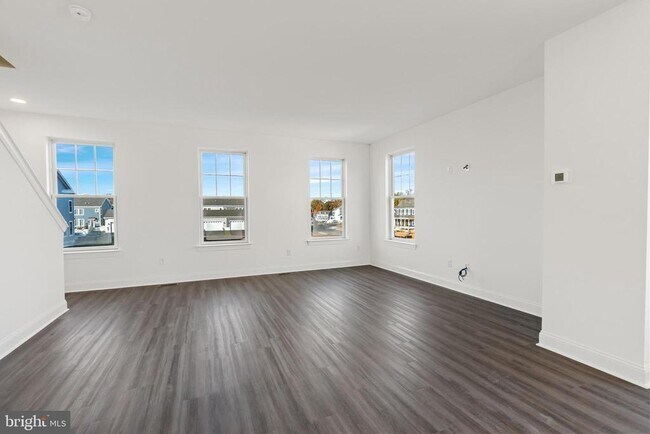 Building Photo - 985 Lorewood Grove Rd