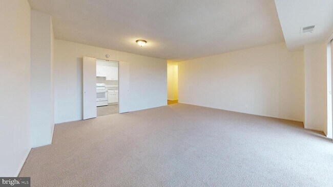 Building Photo - 307 Yoakum Pkwy