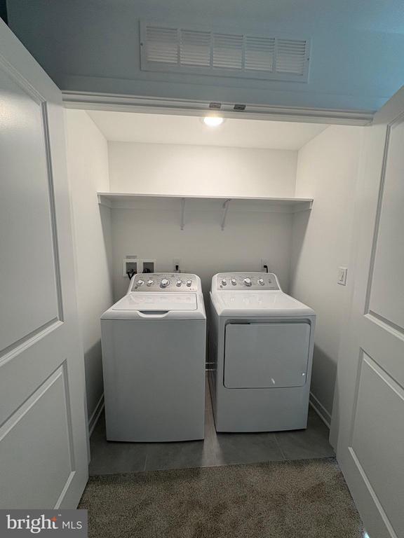 Building Photo - 55 Basswood St