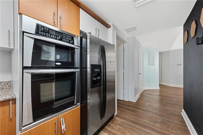 Building Photo - 170 SE 14th St