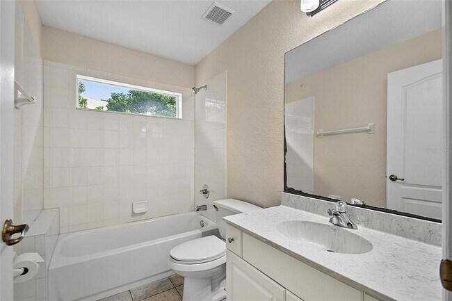 Building Photo - 9 Lytton Ln