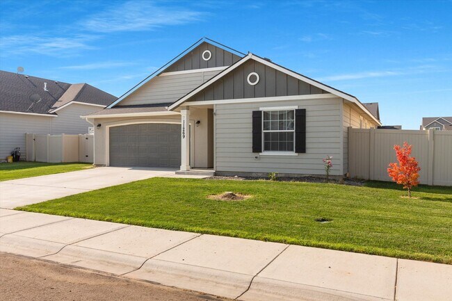 Building Photo - Beautiful Home with Solar Panels