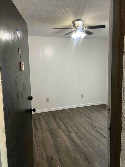 Primary Photo - 402 Skyview Dr