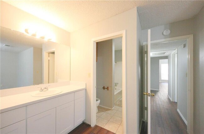 Building Photo - 1013 Fieldwood Dr