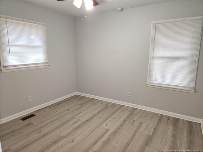 Building Photo - 3923 Glenridge Rd