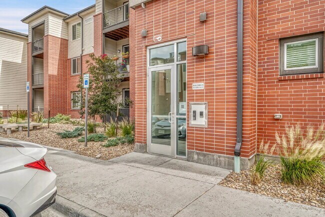 Building Photo - $1,775 - 2 Bed, 2 Bath Condo in Aurora wit...