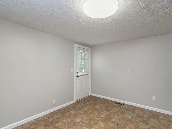 Building Photo - 6006 Fayette Ln