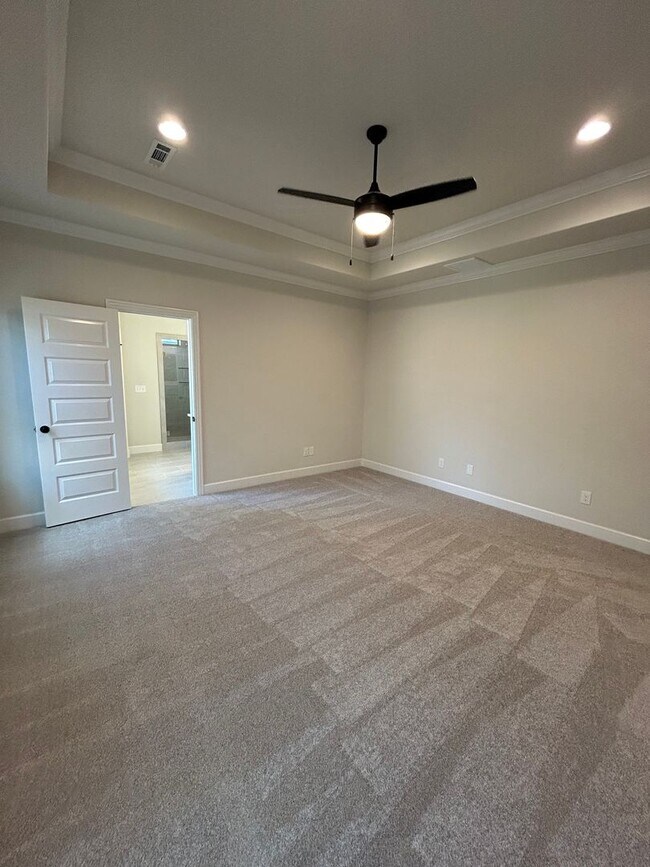 Building Photo - Beautiful Modern Home in Pea Ridge!