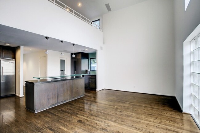 Building Photo - 1417 Harold St