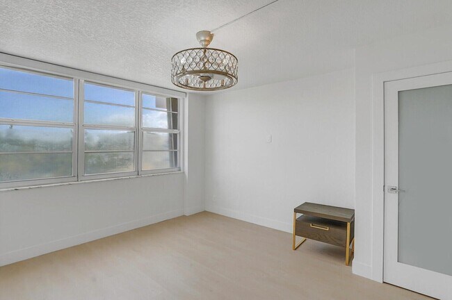 Building Photo - 2121 N Ocean Blvd