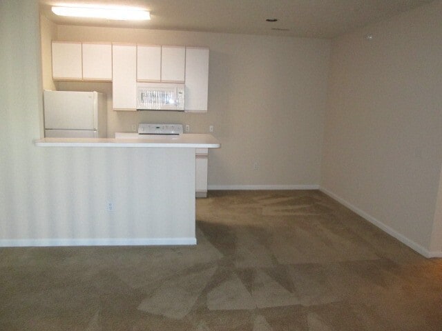 Building Photo - Hillsborough Pointe