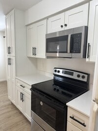 Building Photo - 404 Cornell Dr SE