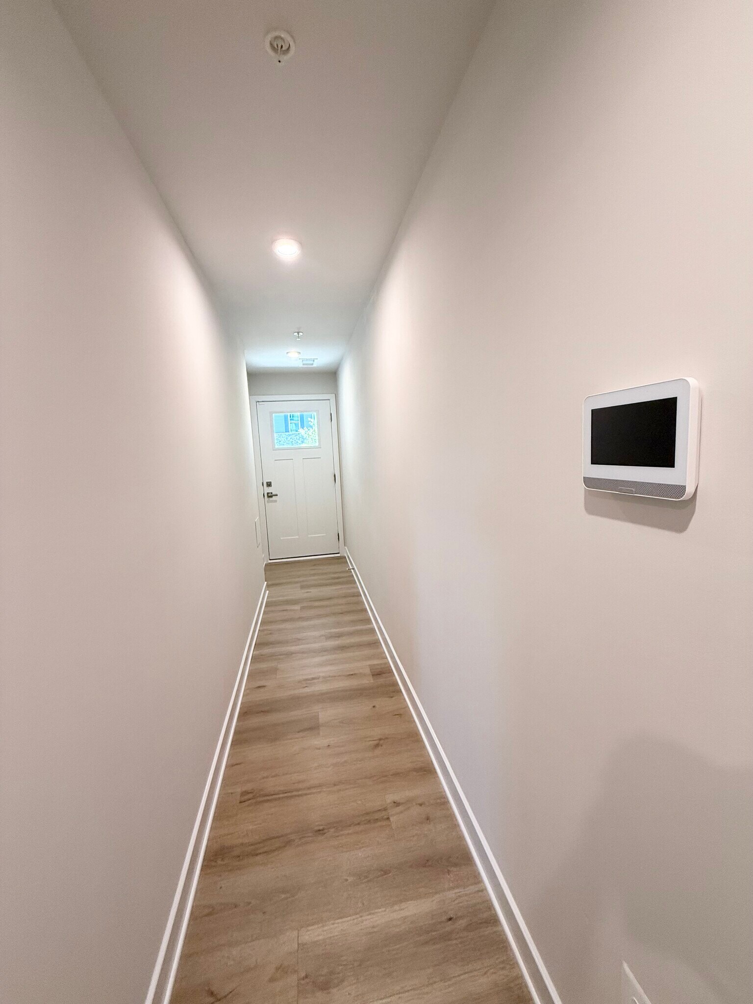 Entrance hallway - 7841 Blackbriar Way