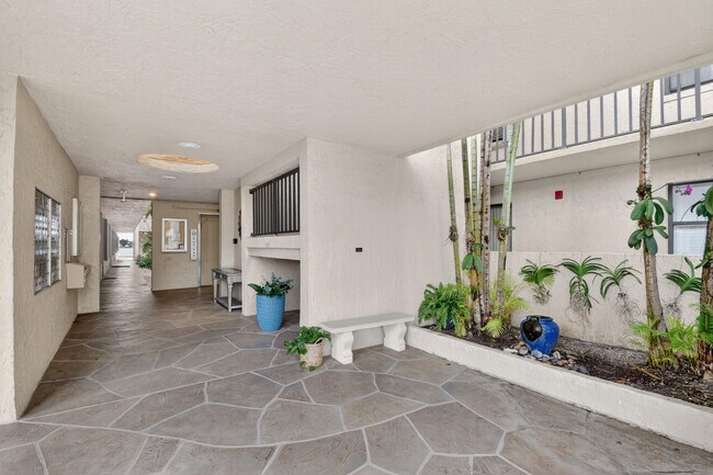 Building Photo - 896 N Federal Hwy