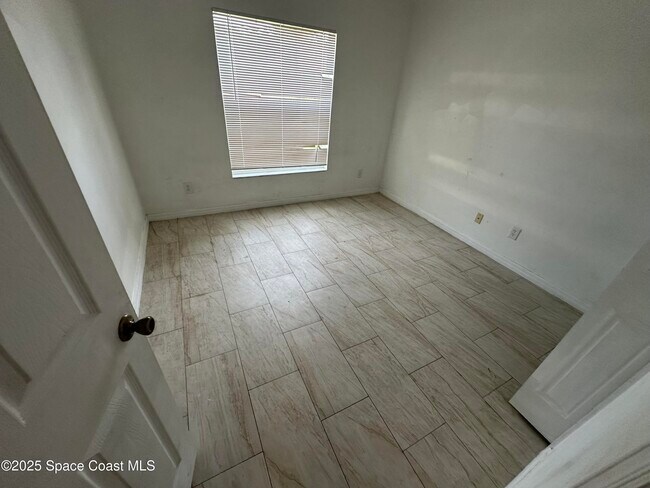 Building Photo - 243 Olsmar St