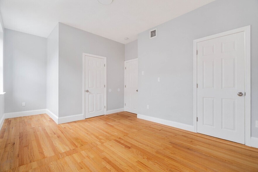 Building Photo - 15 E Springfield St