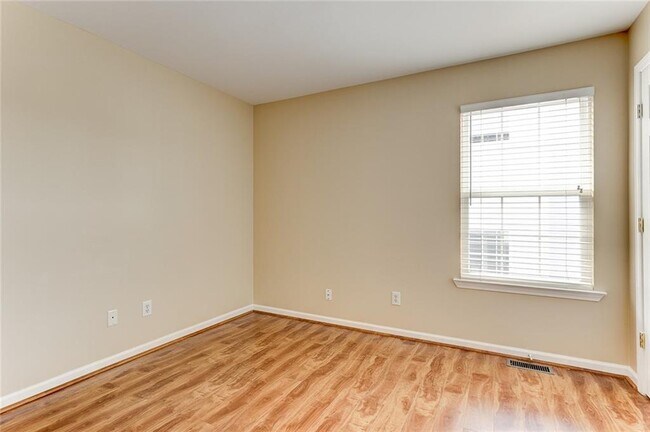 Building Photo - 4028 Oak Glenn Dr