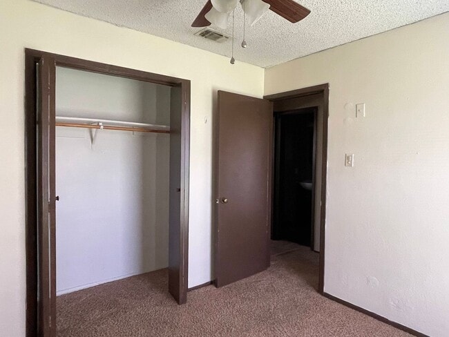 Building Photo - 4009 Eastridge Dr