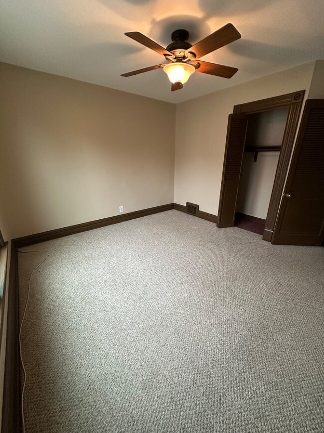 Building Photo - 838 E Centerway St