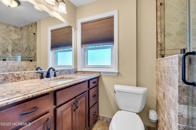 Building Photo - 1003 C St