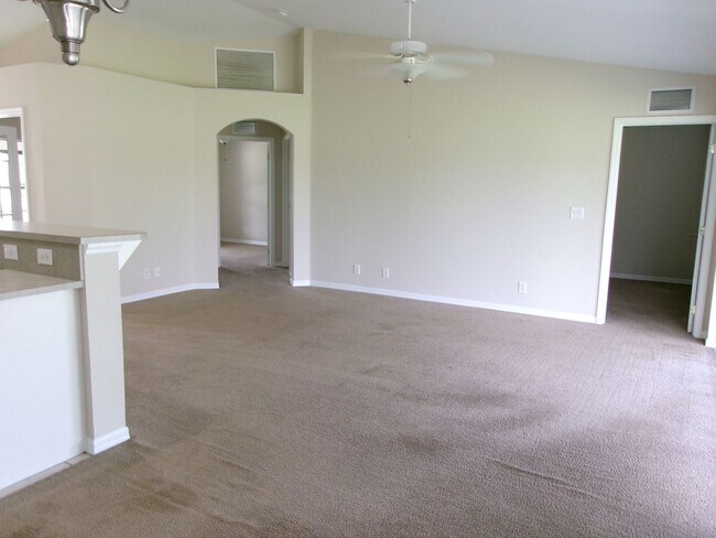Building Photo - Convenient 3/2/2 to Pine Island and Del Prado
