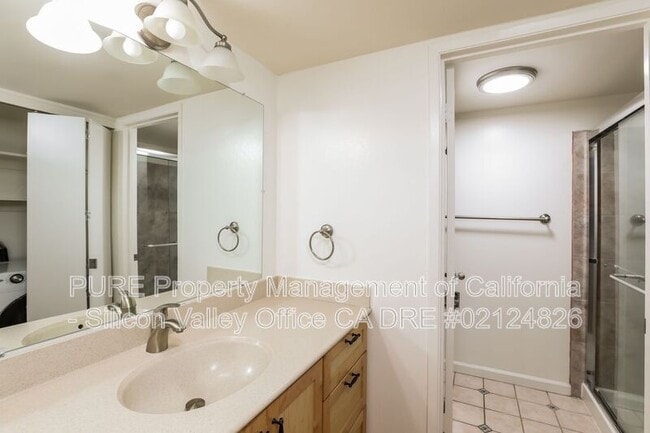 Building Photo - 2315 Eastridge Ave