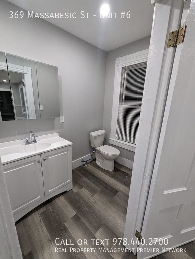 Building Photo - 369 Massabesic St