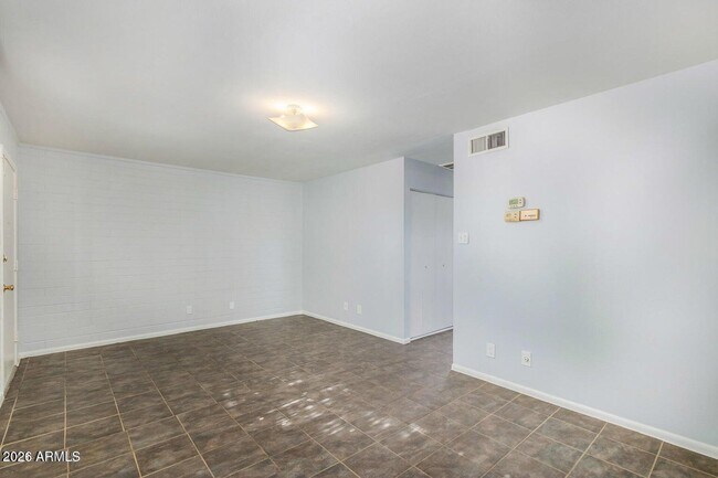 Building Photo - 2226 W Heatherbrae Dr