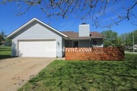 Building Photo - Cozy Olathe Ranch Style Home w/ Wood Floors!