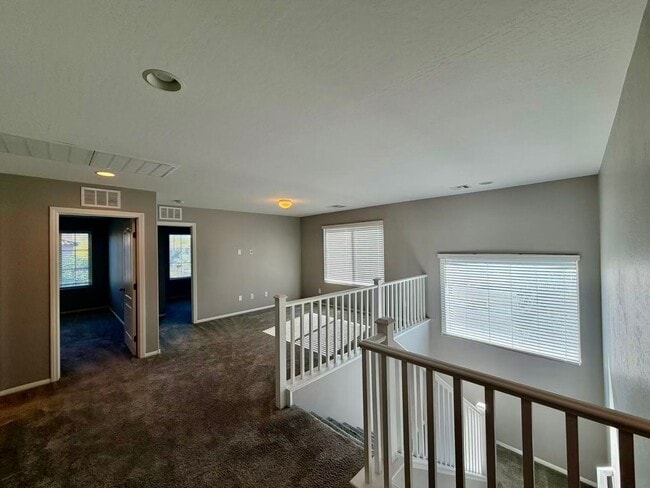 Building Photo - Fantastic two story single family house