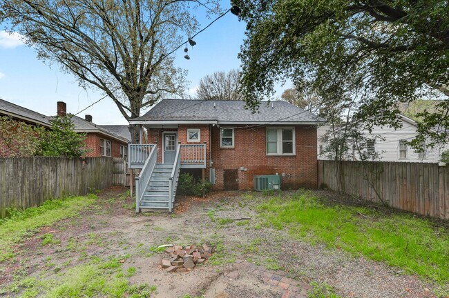 Building Photo - Cozy 3BR/2BA Home Steps from USC – PRE-LEA...
