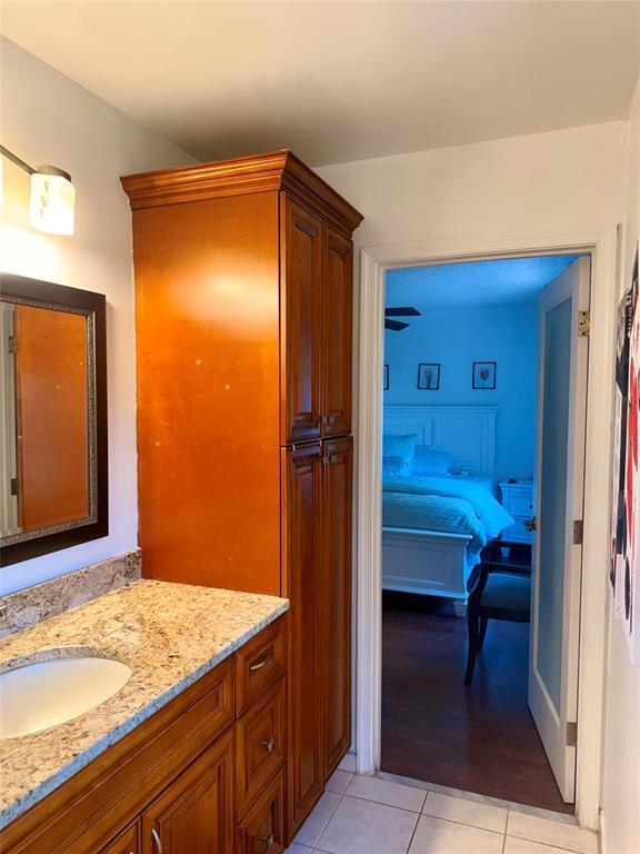 Building Photo - 4758 Lago Vista Dr