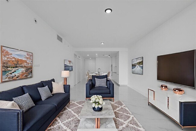 Building Photo - 700 NE 24th St