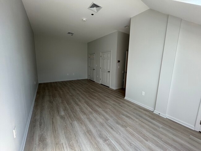 Building Photo - 430 Main Ave