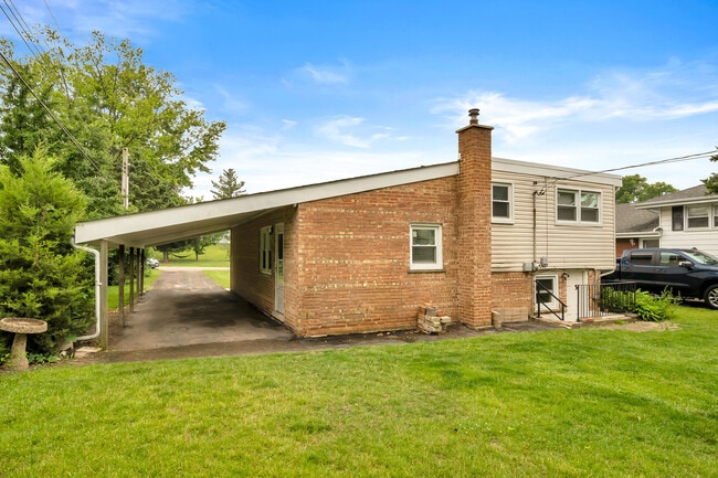 Building Photo - 21 Norton Dr