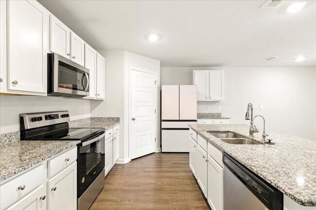 Building Photo - 18 E Sycamore Trl