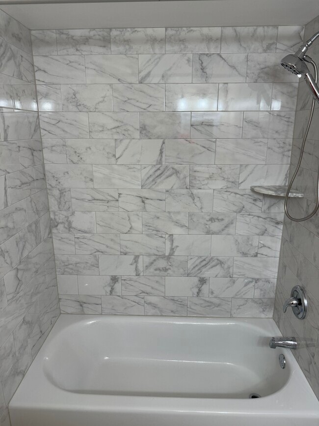 Building Photo - 565A Thrush Ct