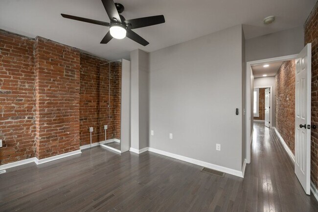 Building Photo - 162-164 E 11th Ave