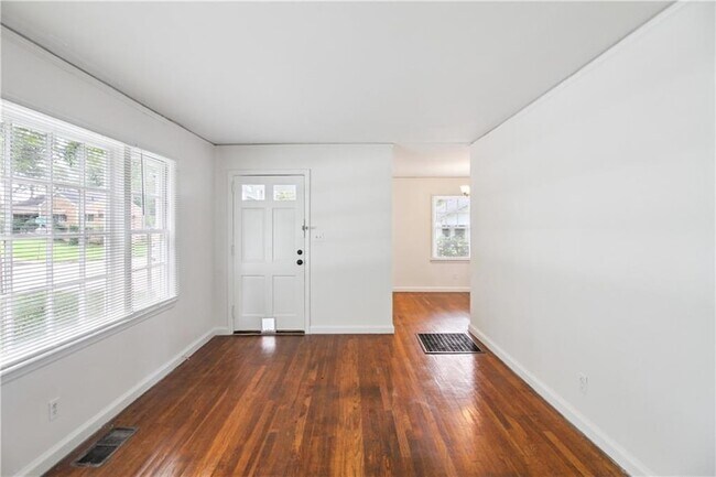 Building Photo - 1390 Benteen Ave SE