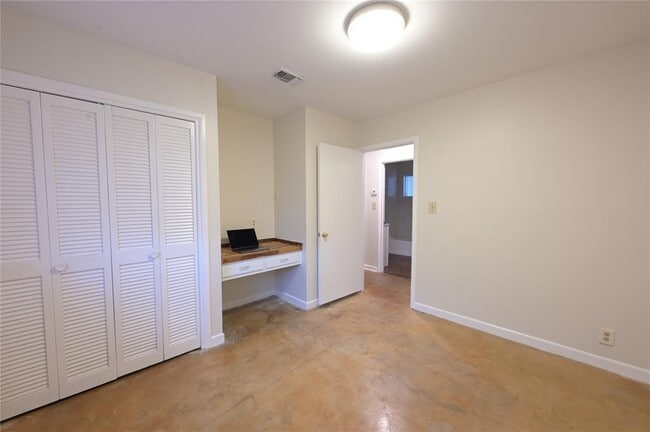 Building Photo - 2303 Western Trails Blvd