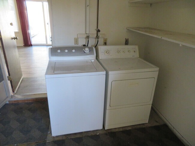 Building Photo - Prime Westside Location! Close to UCSC & B...