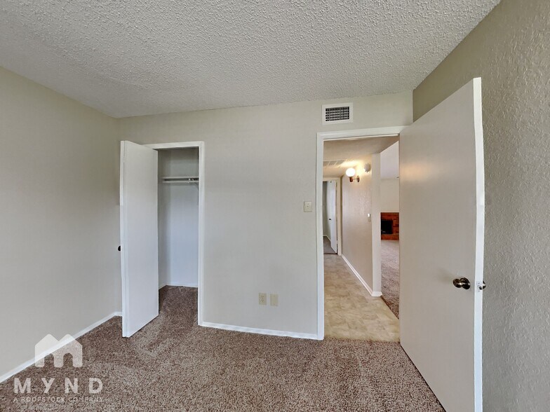 Building Photo - 2306 High Star Dr