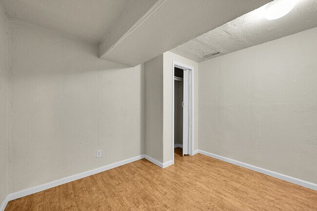 Building Photo - $1,945.00, 4-bed, 2-bath located in Colora...