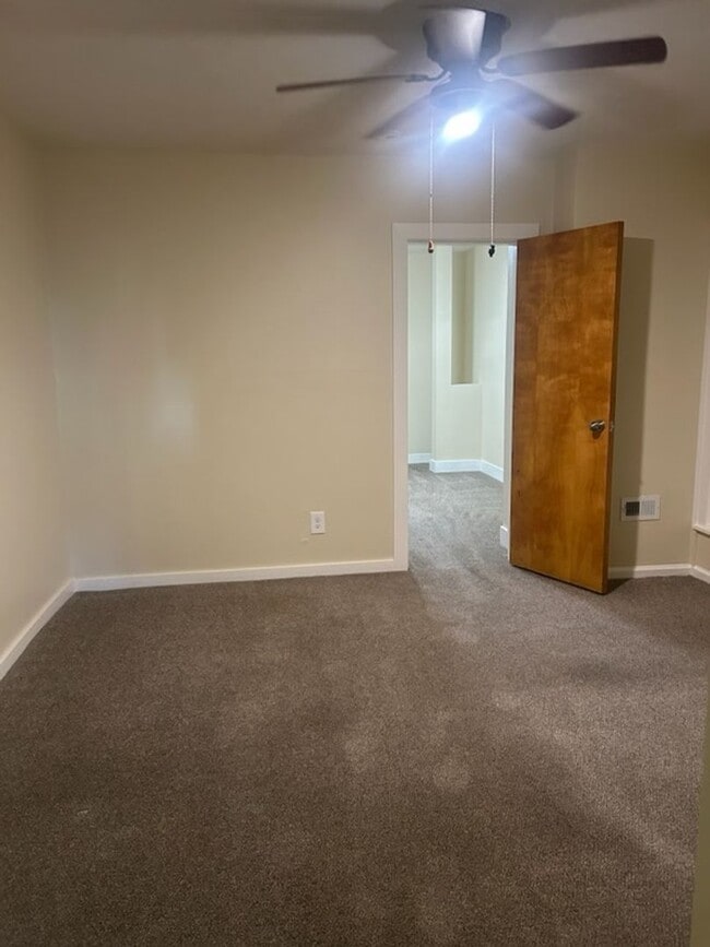 Building Photo - 412 8th St