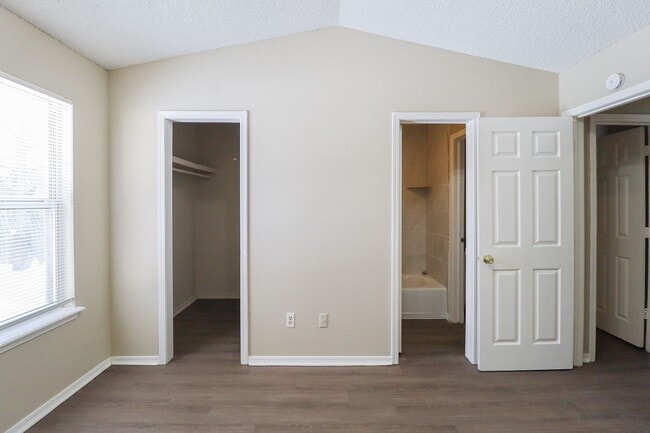 Building Photo - 3 Bed | 1 Bath in East Tulsa!