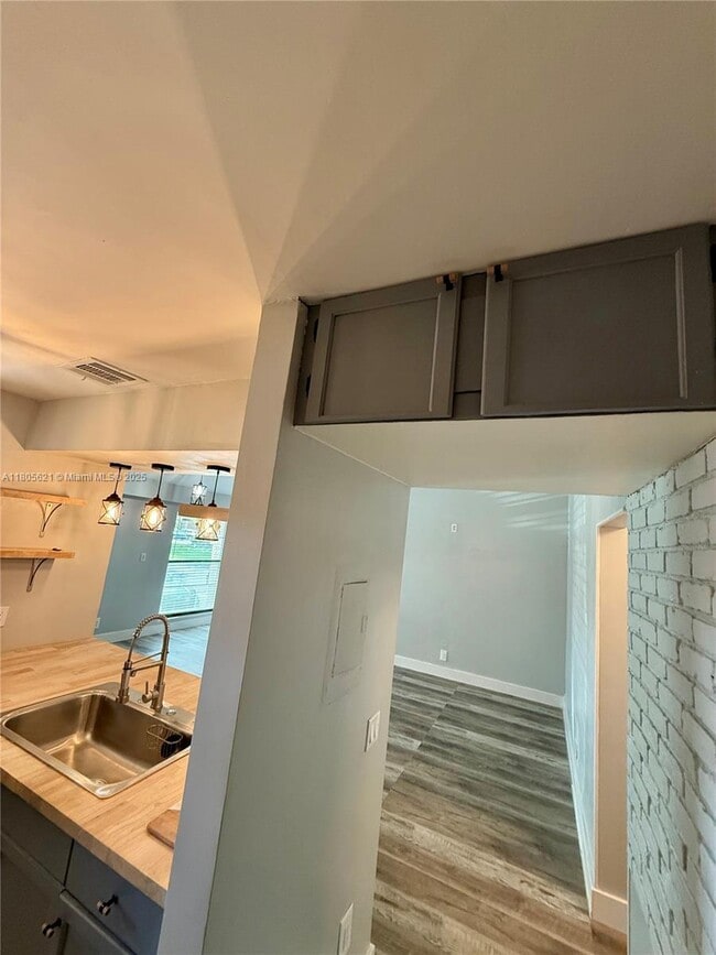 Building Photo - 2062 SW 82nd Ave