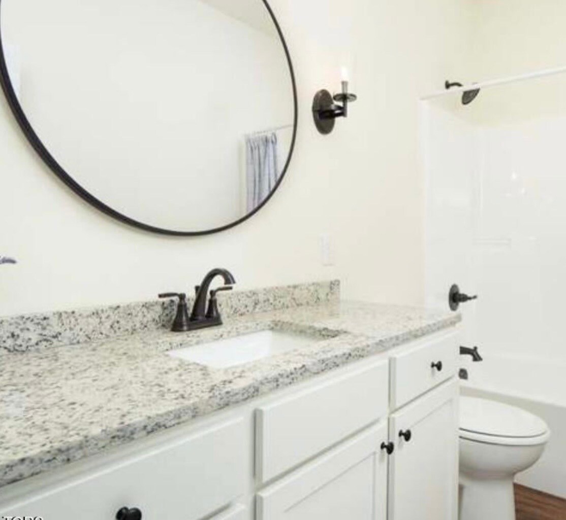 Building Photo - 2226 Riverside Dr