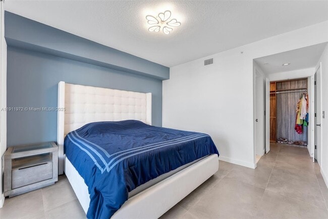 Building Photo - 300 Sunny Isles Blvd