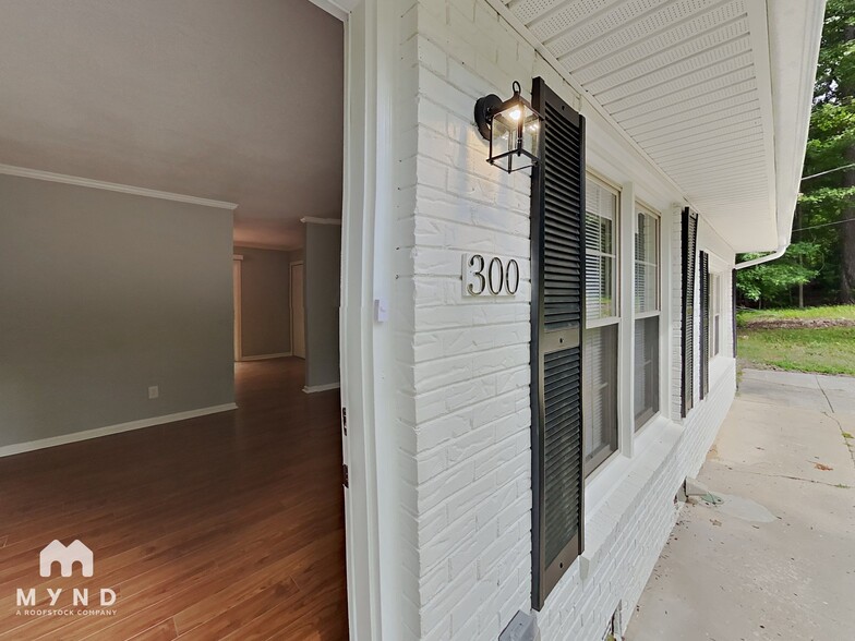 Building Photo - 300 Anne Ave