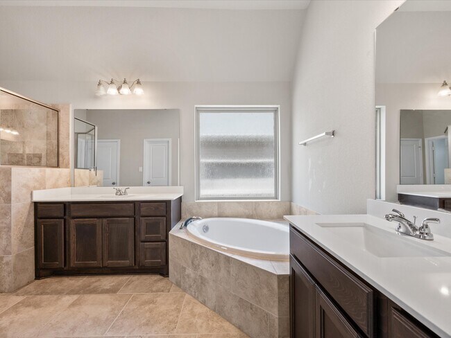 Building Photo - 2503 Elmwood Trl